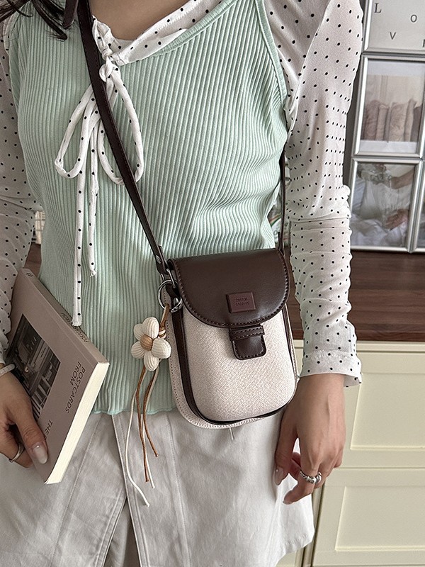 Bagos de silla de nicho de alta calidad para mujeres 2026 nuevo bolso de teléfono móvil ligero de lujo extranjero mini viaje mochila de hombro