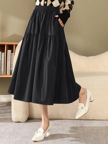 Leather Skirt for Women: 2025 Autumn/Winter Casual High-Waisted Skirt with Slimming Effect, Medium Length Pleated Skirt with Design Features