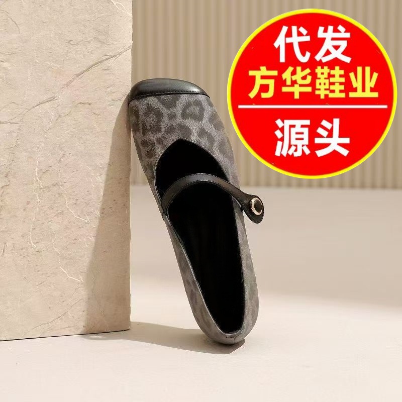 2026 nueva moda retrógrado leopardo cuadrado zapatos de tacones bajos antideslizantes ligeros y poco profundos respirables zapatos de mujer Mary Jane