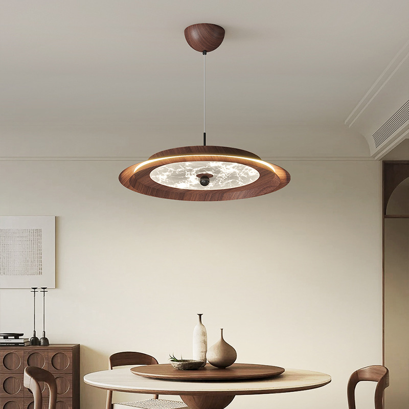 Araña de restaurante de grano de madera de nogal medieval, rojo de red simple moderno, luz creativa, lámpara de estudio de dormitorio de lujo, lámpara de Zhongshan