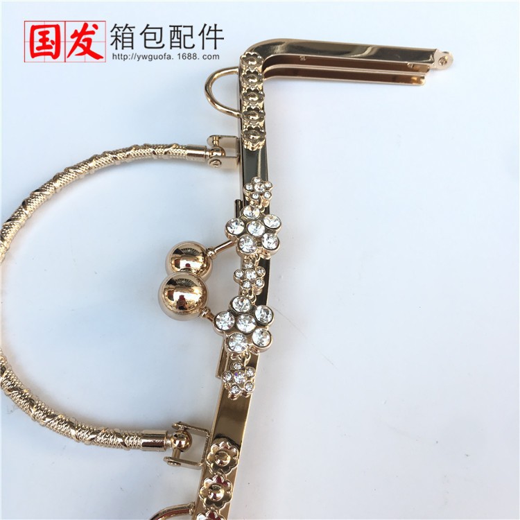 Agujero de tornillo dorado 23cm cintura cóncava sin agujero flor de ciruelo diamante abalorios mango de doble hoja boca oro