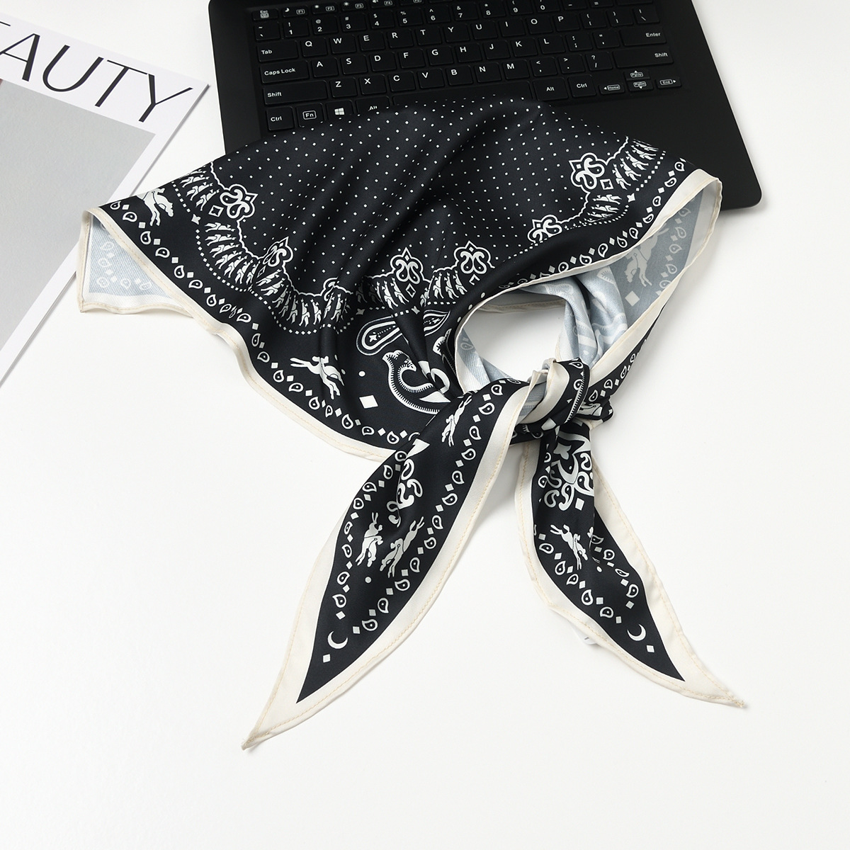 #227 점핑 호스 캐슈 블랙 바닥