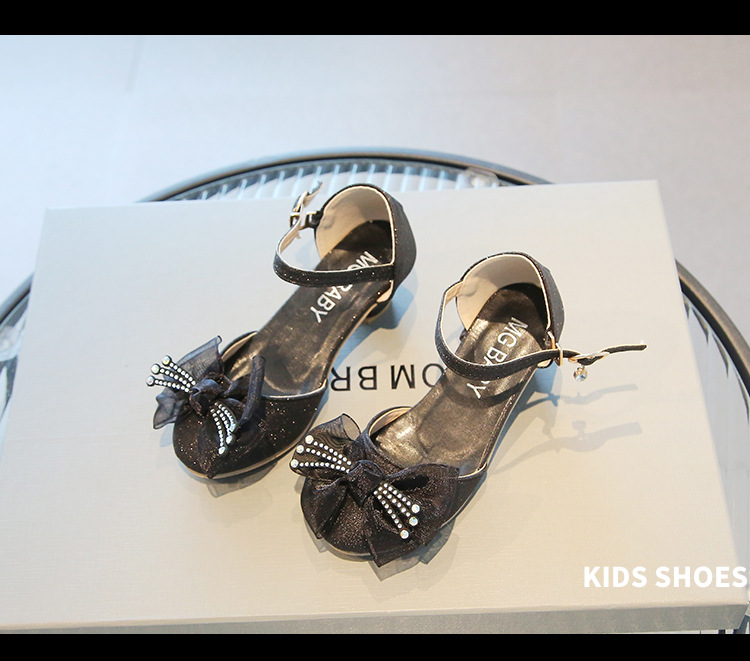 Versione coreana di tacchi alti e spessi con fiori alla moda e dolci, sandali per ragazze nuove estate 2023, scarpe per bambini_voghion.com