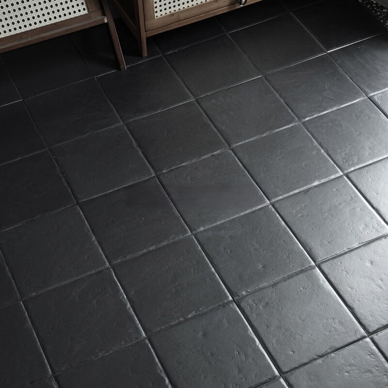 French-style black limestone tiles for guesthouse kitchens and bathrooms, wall tiles for bathrooms and balconies, non-slip floor tiles, vintage all-ceramic French-style black limestone tiles for guesthouse kitchens and bathrooms, wall tiles for bathrooms and balconies, non-slip floor tiles, vintage all-ceramic