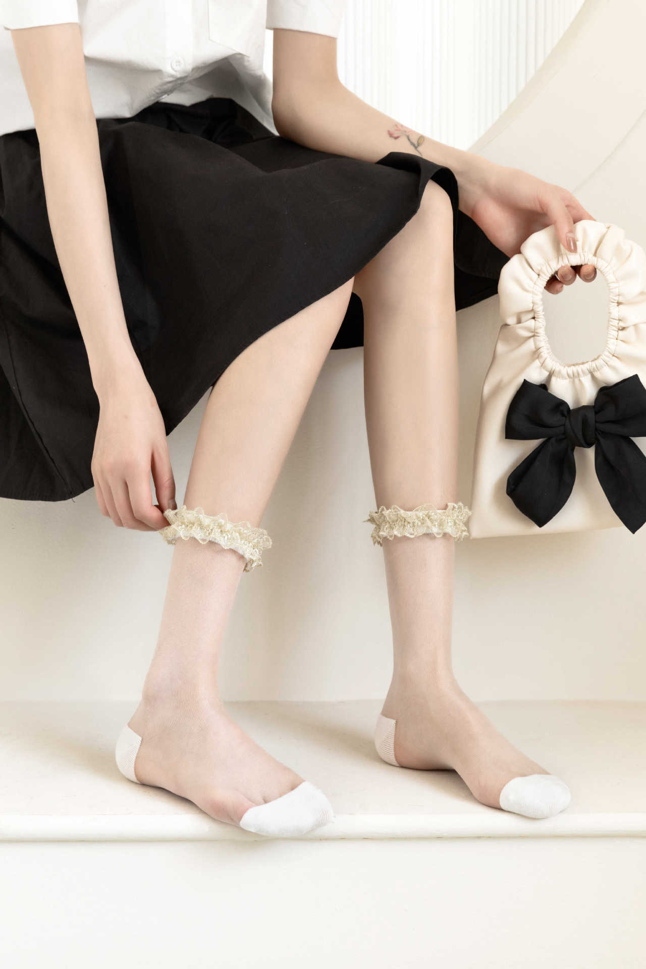 투명 + 흰색 배경