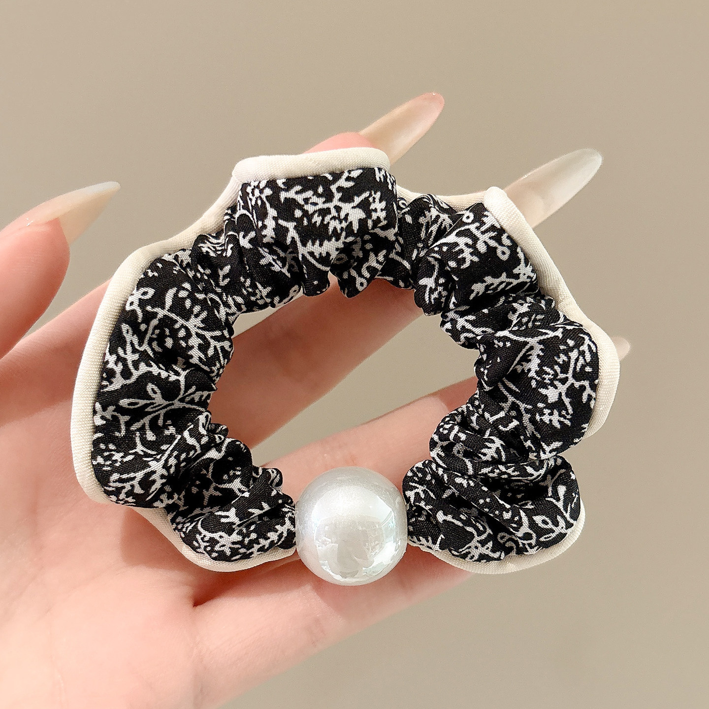 2# Coletero Floral Negro con Perlas - Aproximadamente 8cm