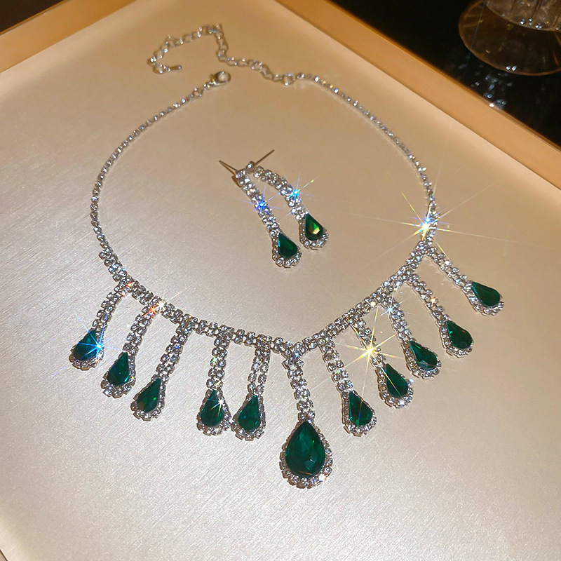 Estilo francés de alta calidad circón mariposa borla aretes conjunto de collares temperamento de nicho cadena de clavícula joyería de moda de lujo ligero