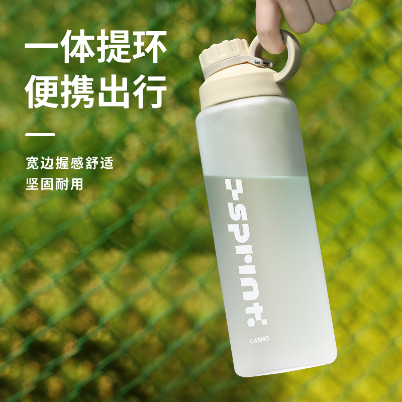 Taza de agua para hombres de gran capacidad de verano resistente a caídas resistente a altas temperaturas para mujeres con tabique de té de plástico portátil 2025 nueva taza deportiva