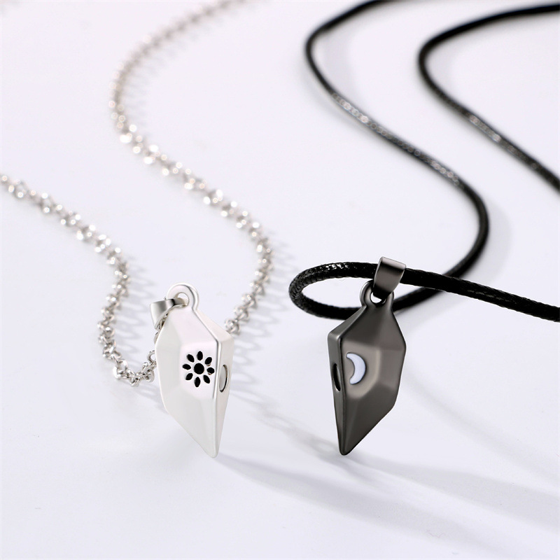 Fashion Heart Shape Alloy Plating Couple Pendant Necklace 1 Set display picture 3