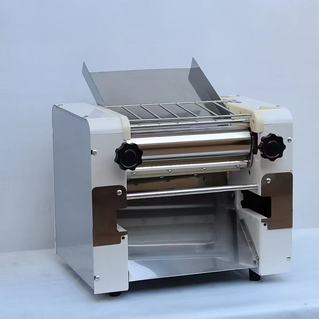 Kommerzielle Nudelmaschine aus Edelstahl für den Schreibtisch, kräftige Knetmaschine, schwarze Nudeln ohne Nudeln, Nudelmaschine für gedämpfte Brötchen und gedämpfte Brötchen