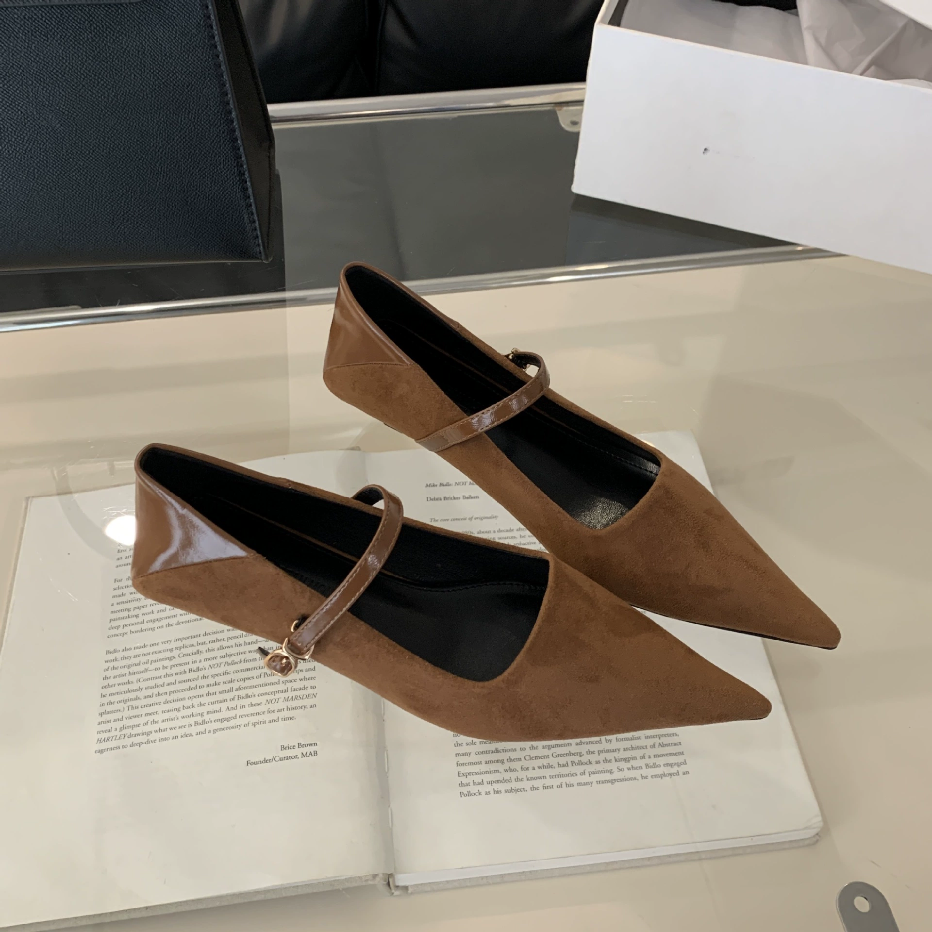 Стильные туфли с острым носком, французский стиль, по фигуре