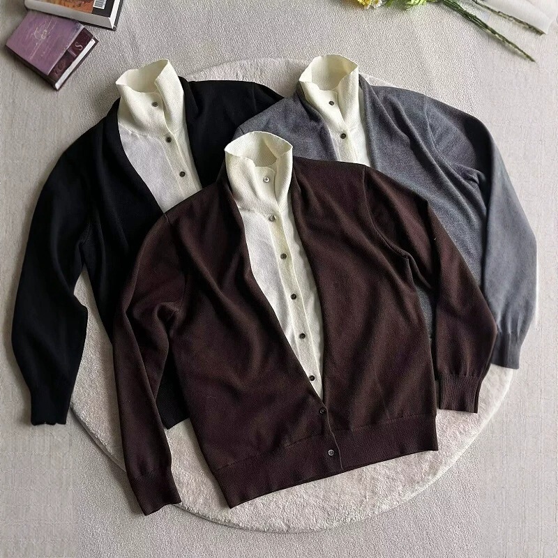 Fake two-piece multi-style turtleneck sweater, unisex cardigan, color-blocked jacket, old money style cleanfit commuter knitwear Fake two-piece multi-style turtleneck sweater, unisex cardigan, color-blocked jacket, old money style cleanfit commuter knitwear