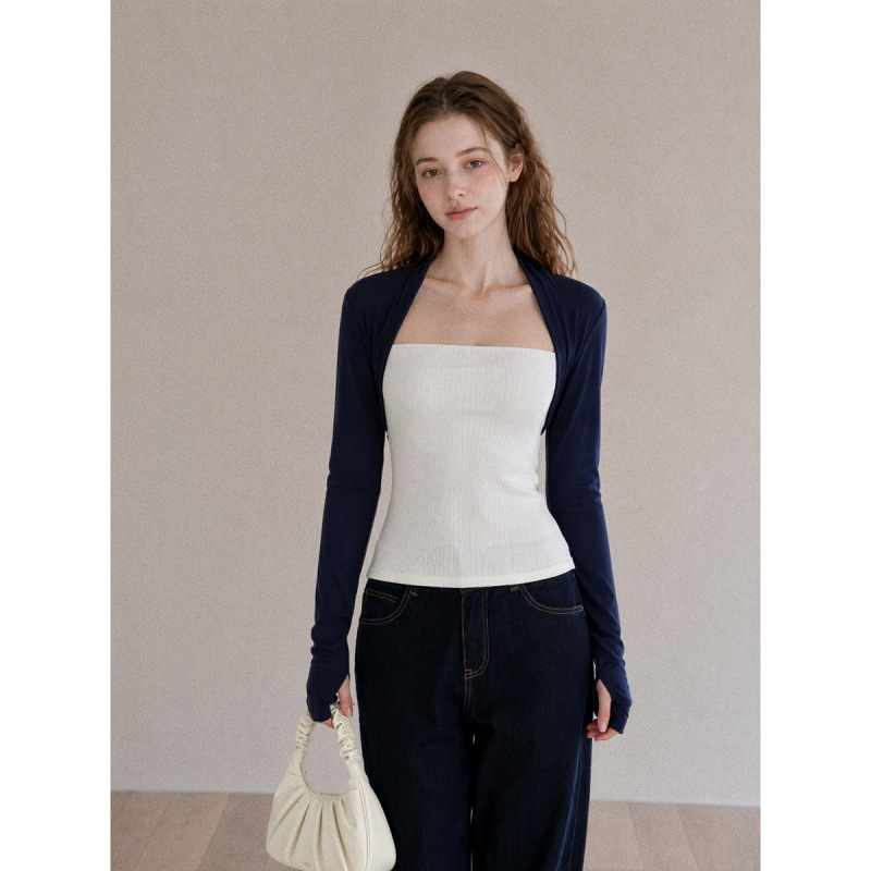 Autumn new style pure and alluring hot girl square-neck faux two-piece long-sleeve T-shirt, slim-fit, slimming, with contrasting color design and vest-style top Autumn new style pure and alluring hot girl square-neck faux two-piece long-sleeve T-shirt, slim-fit, slimming, with contrasting color design and vest-style top