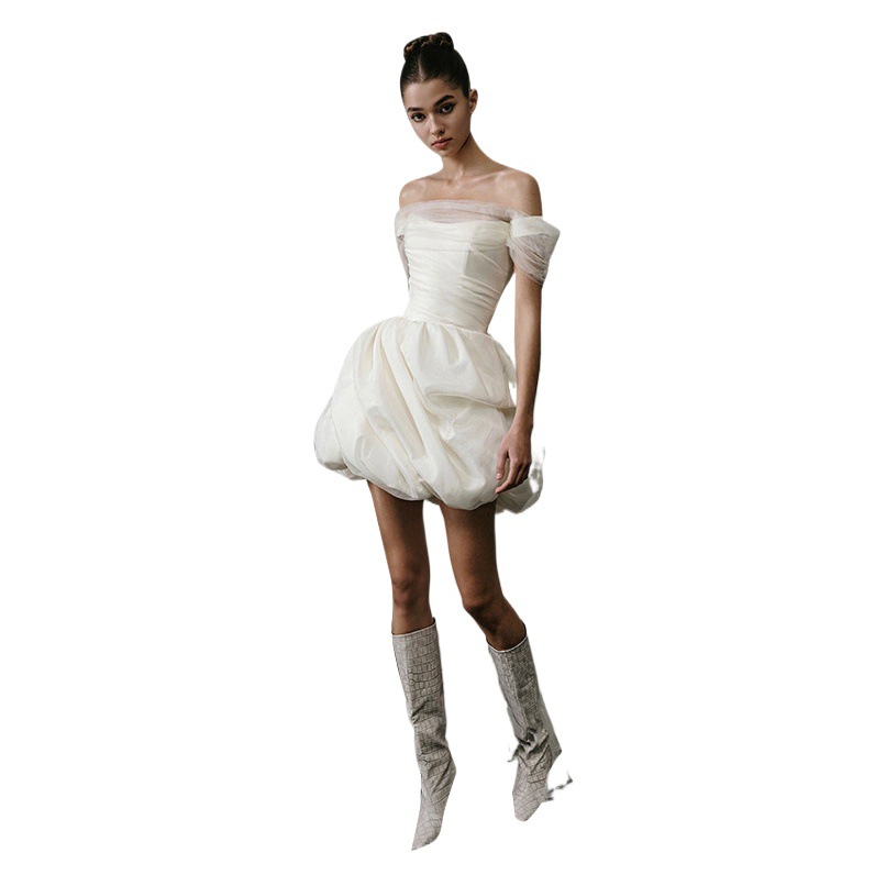 Vestido de novia ligero de un solo hombro francés nuevo estilo satinado registro de certificado pequeño vestido de compromiso corto blanco de nicho