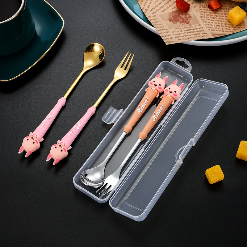 Lindo cuchara Tenedor vajilla traje portátil de dibujos animados de alto aspecto mango largo cuchara pequeña de acero inoxidable conjunto de dos piezas para niños