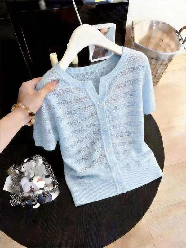 Áo len dệt kim cổ tròn tay ngắn, phom dáng ôm nhẹ, hàng mới mùa hè — màu xanh nhạt