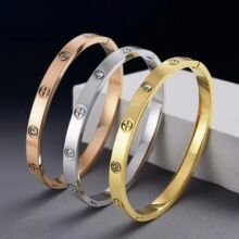 �羳���P䓲���ɫ�W������Ů��߼��п��ەr���������C�֭h