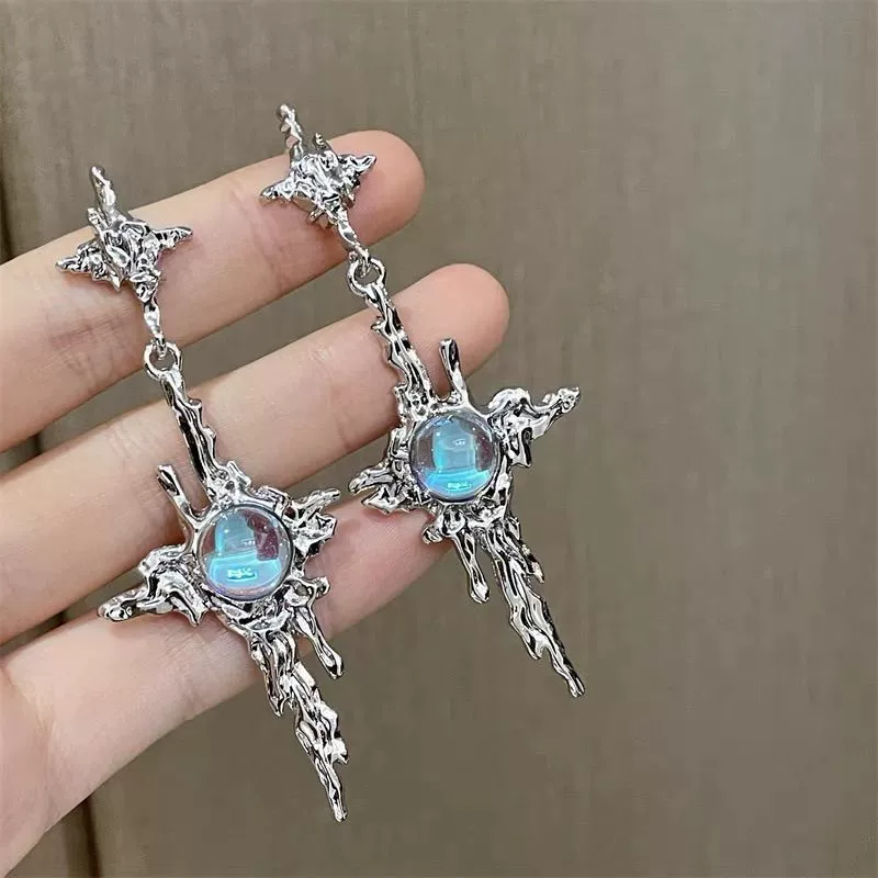 Золотые длинные серьги с кисточками, стиль лёгкой роскоши