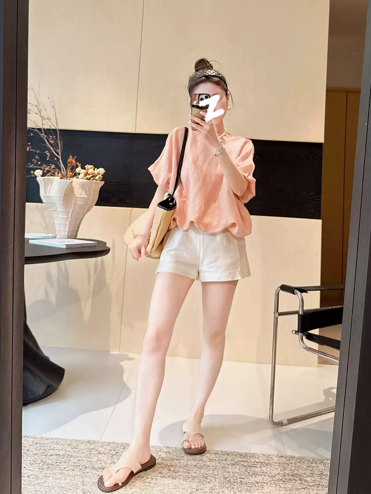 Áo thun nữ cổ tròn tay ngắn dáng rộng chất liệu cotton mềm mại — Hồng cam nhạt chi tiết 2