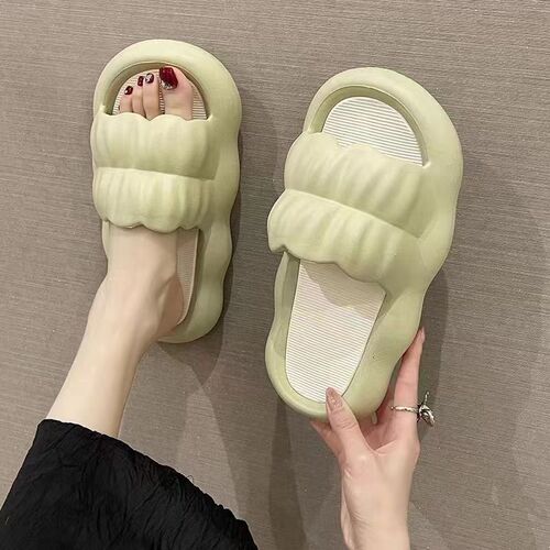 Cute and soft indoor home slippers for women, suitable for outdoor wear, Instagram style , shower slip-resistant, household fashion slippers