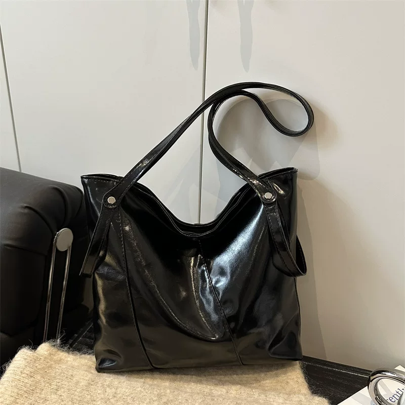Capacious demi-season universal one-shoulder bag, high-end