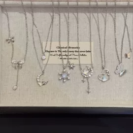 项链;耳钉;手链