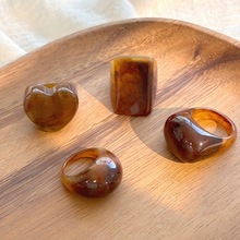 新款小众独特几何复古琥珀色树脂戒指食指戒高级感时髦简约指环潮