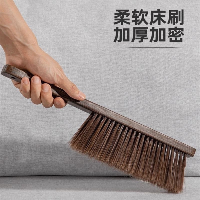 メーカーの現物掃除のほうきの鶏の羽の木のベッドの上の長い柄の鶏の羽の木のベッドのブラシはほこりを掃除して服のほうきを洗います。|undefined