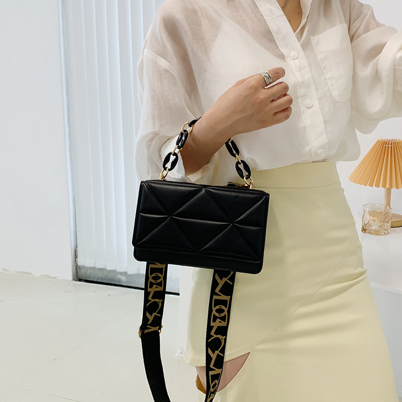 Women's Small Pu Leather Solid Color Fashion Chain Square Flip Cover Square Bag display picture 3