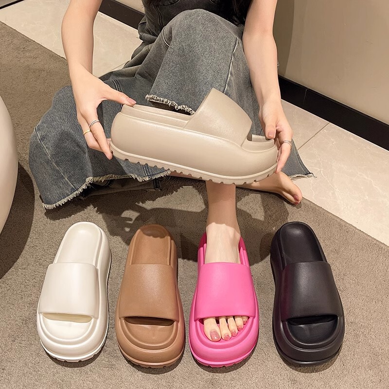 New Slippers Women's Height-increasing Outfit Summer High-heeled Thick-soled Non-slip Sandals and Slippers Internet-famous Shit-feeling Beach Slippers