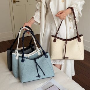 Capacious shoulder bag, denim one-shoulder bag