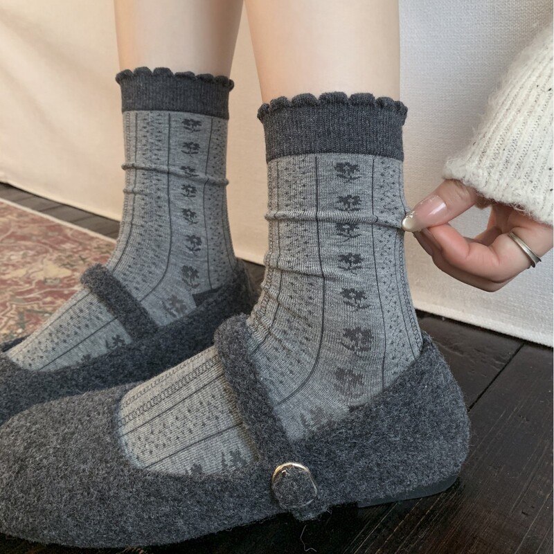 Gray lace stacked socks for women, floral mid-calf socks, new autumn Japanese style versatile casual cotton socks