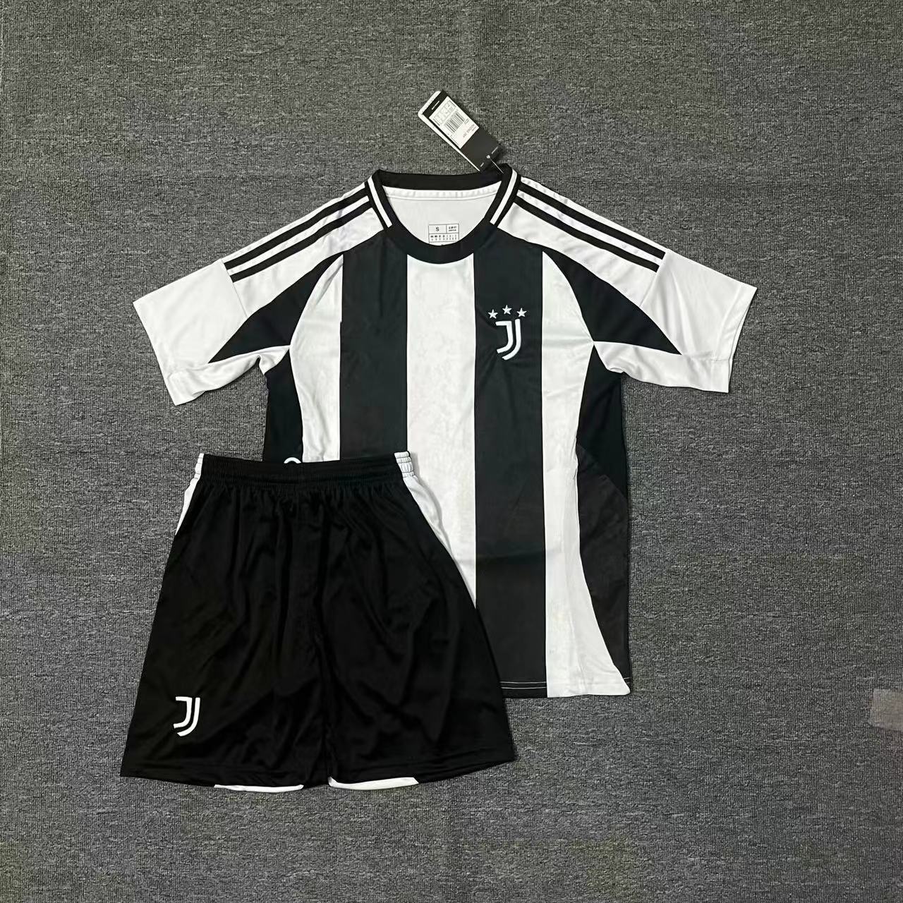2425 Set de casa de la Juventus