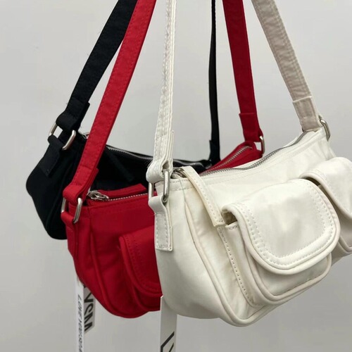 Korean niche personalized retro nylon multi-pocket commuting crossbody bag, new spicy girl versatile underarm bag