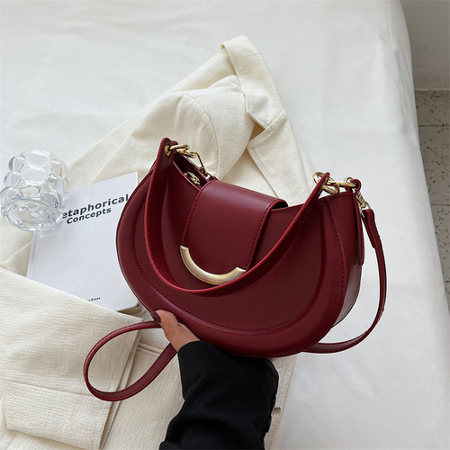 Stylish Korean Version Minority Underarm Bag 2024 New Simple Handheld Single Shoulder Bag Versatile Elegant Crossbody Commute Women