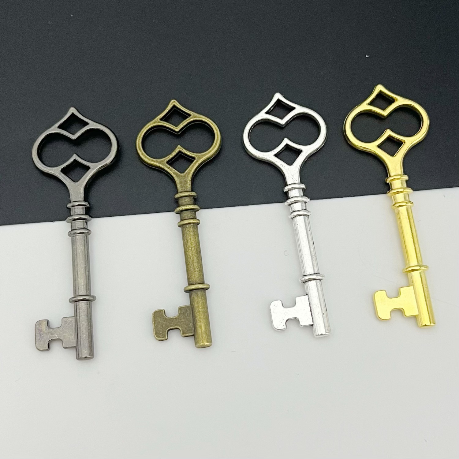 New Antique Silver Alloy Artificial Key Pendant Pendants of Various Shapes DIY Handmade Jewelry Accessories