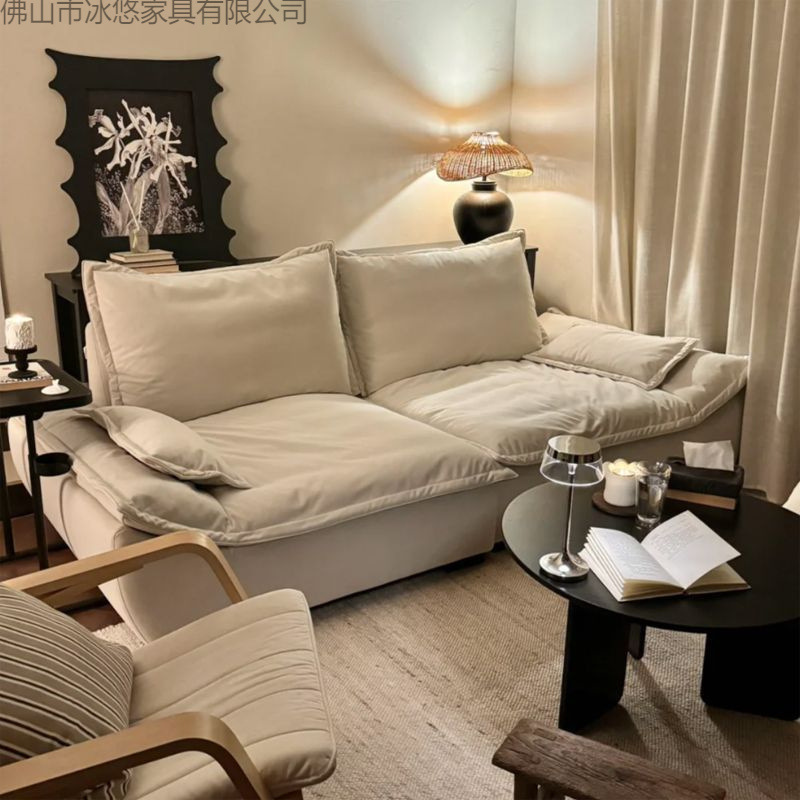 Cream-Style Light Luxury Tech Fabric Sofa with Footrest for Small Apartments, Rental Houses, New Sailboat Design, Straight-Line Cat Scratch-Resistant Leather Sofa