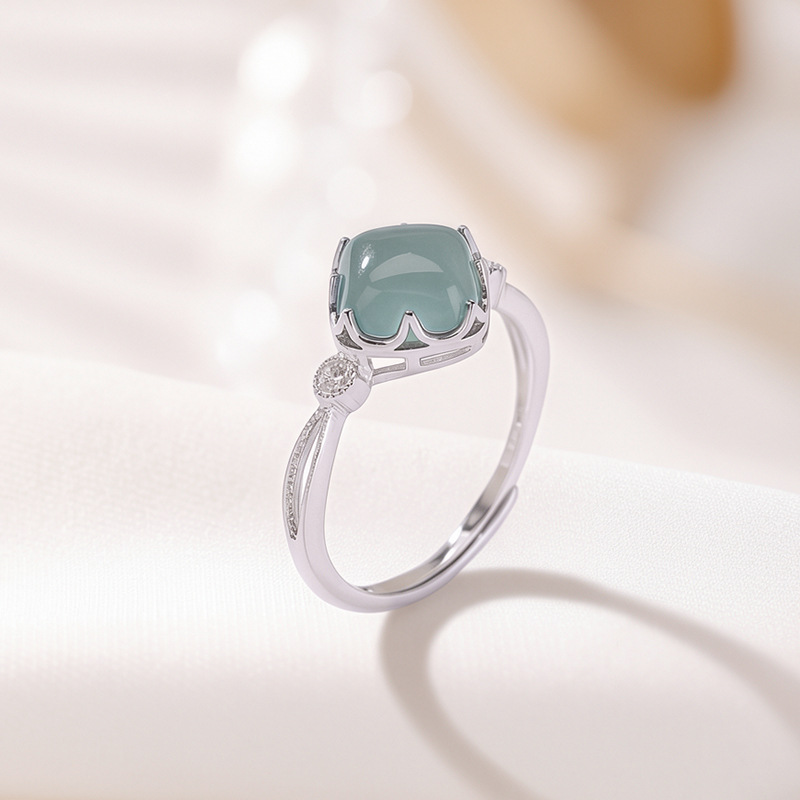 Nhẫn nữ bạc S925 mạ vàng đính ngọc bích hình vuông phong cách hiện đại — Ngọc bích
