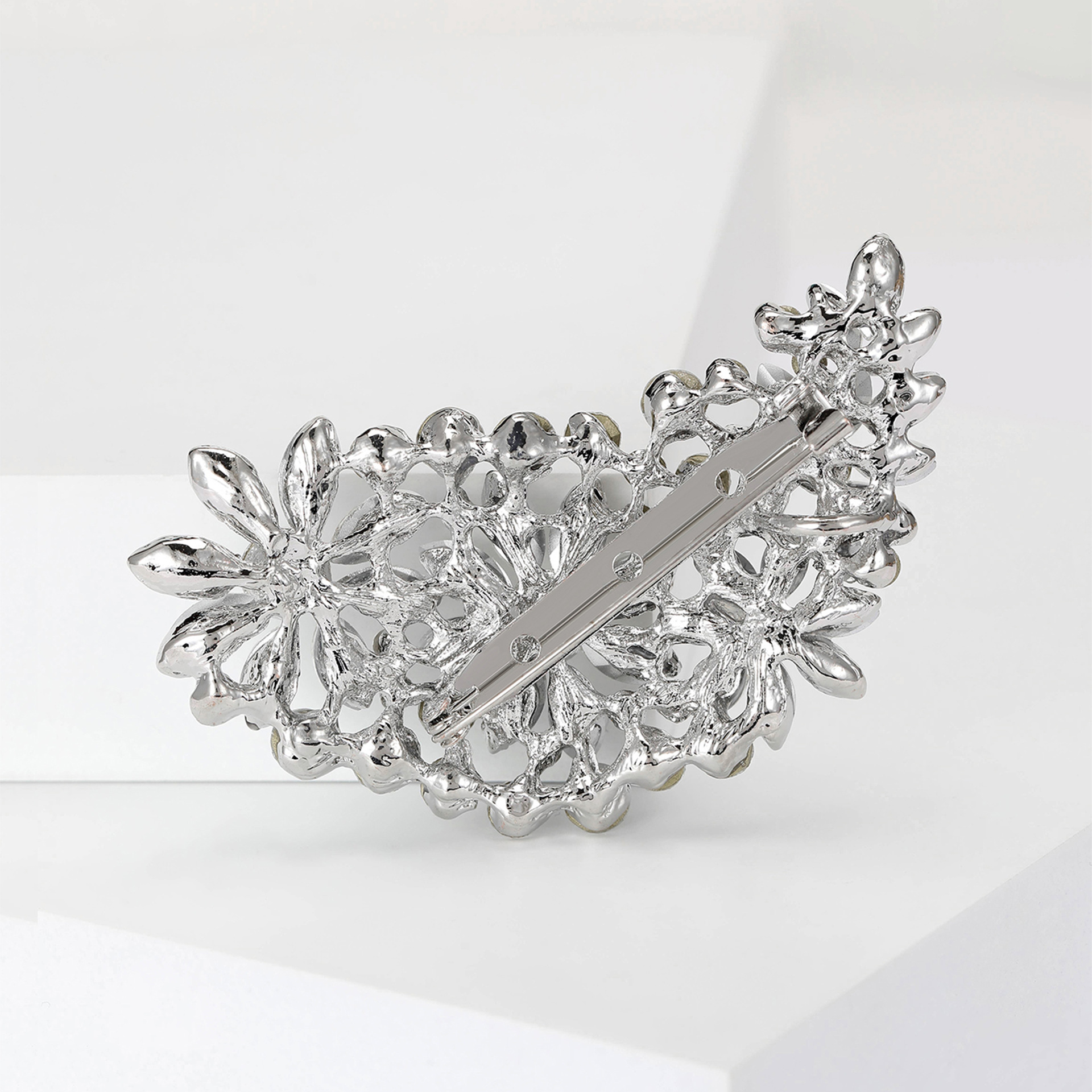 31g Weight Rhinestones Inlay Material Brooches Classification Holiday Occasion Alloy Material Flower Pattern Women's Gender Inlay Design Elegant Style Elegant Pin Flower Alloy Inlay Rhinestones Women's Brooches 34