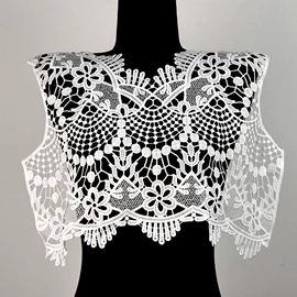 花边;餐垫、餐巾;服装饰品