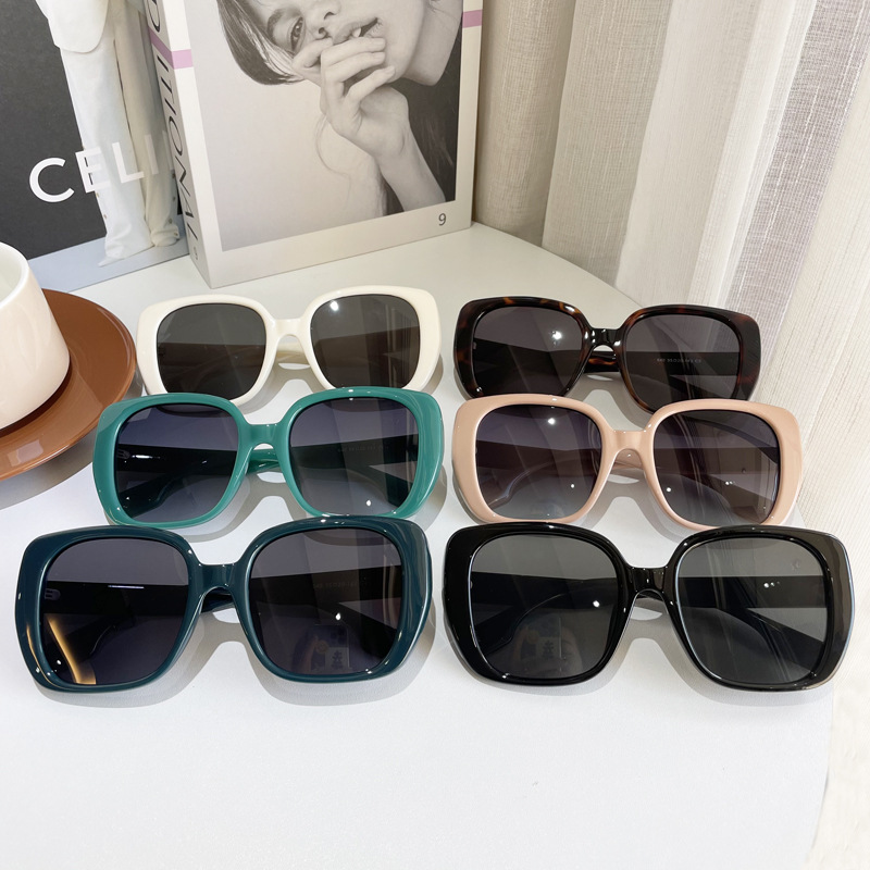 Exaggerated Streetwear Solid Color Resin Square Full Frame Women's Sunglasses display picture 1