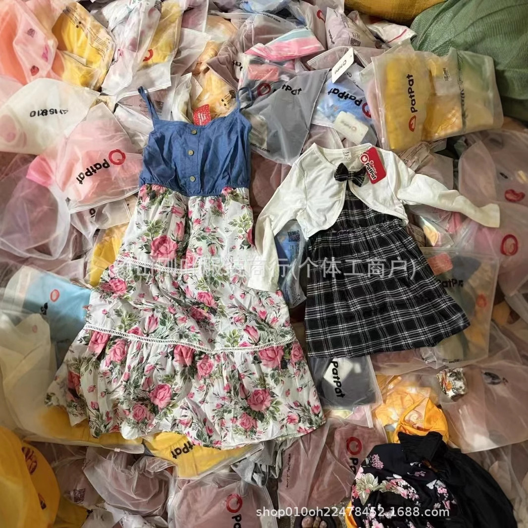 Patpat brand children's clothing, including a variety of stylish and versatile pleated dresses with cute cartoon princess designs, available at low wholesale prices.