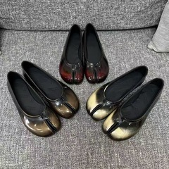 欧洲站女鞋2025新款真皮复古分趾猪蹄鞋女一脚蹬平底单鞋豆豆鞋