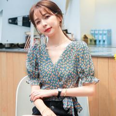 夏のフランスの小衆の甘い小さい菊のシフォンのシャツの女性の半袖の洋気の砕花のシャツの泡の袖の短い上着