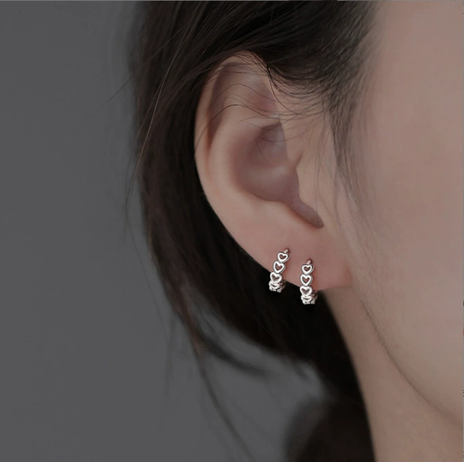 Серьги мелкие летние сердцевидной формы, серебро 925 пробы