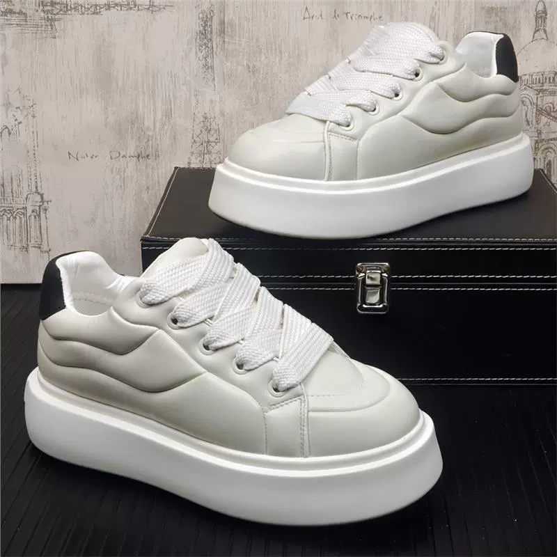 Новые нишевые белые туфли на толстой подошве, простые и универсальные, модные корейские модные кроссовки, пара повседневной обуви для мужчин.