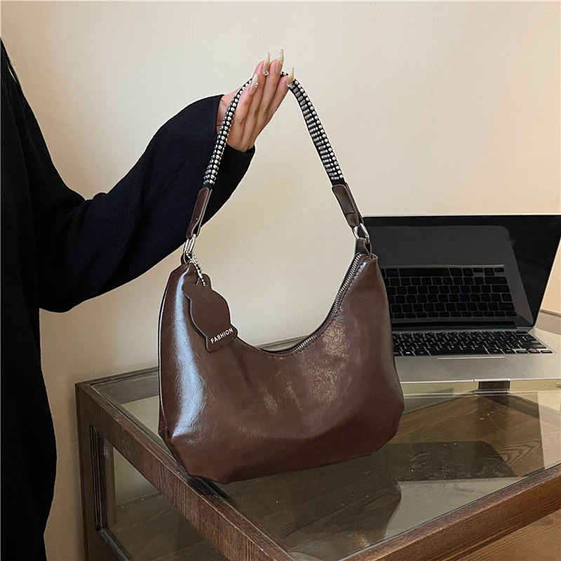 Minimally designed niche women's 2024 new winter underarm casual fashion commuting shoulder bag_voghion.com