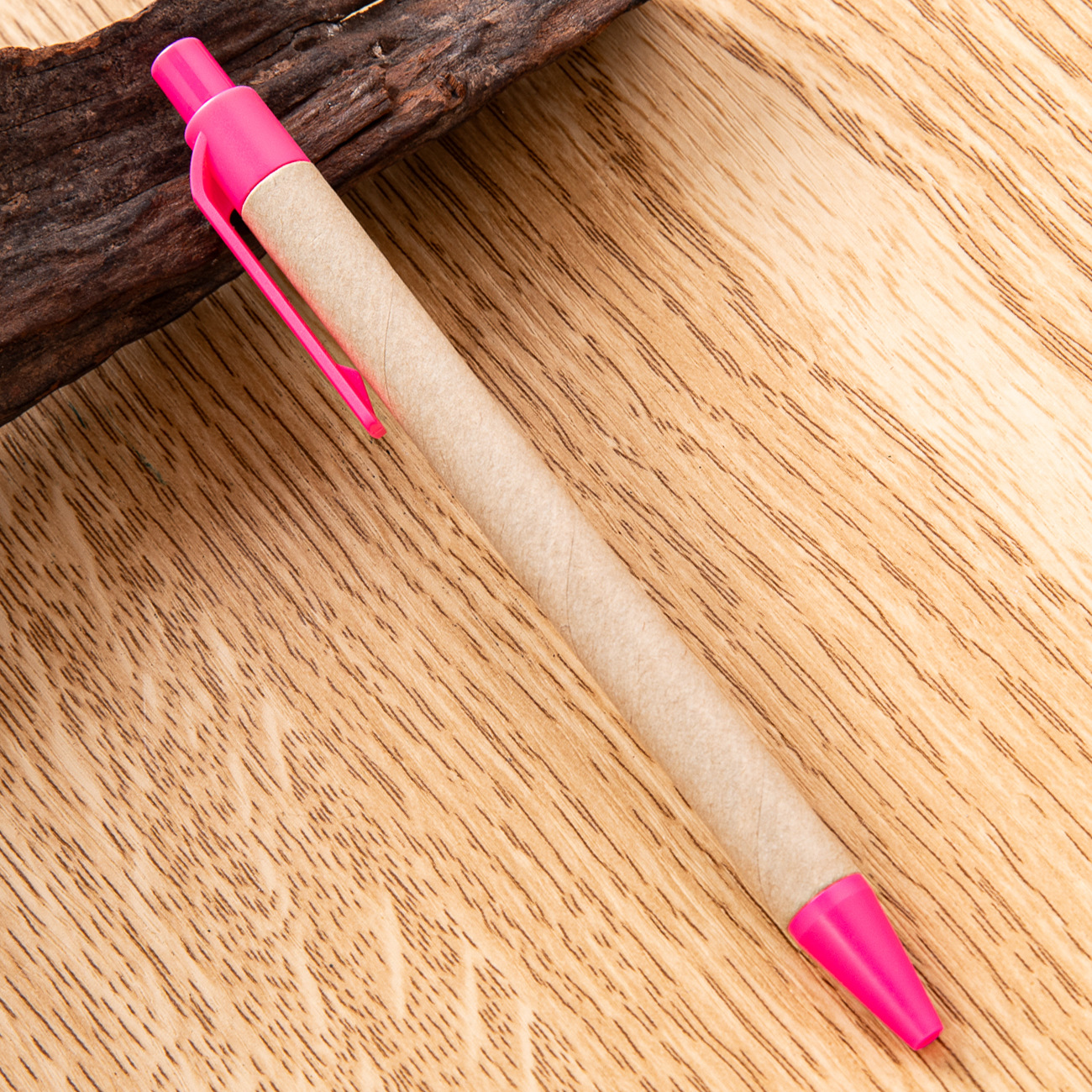 Prensa de tubo de papel de plástico pluma al por mayor estudiante papelería publicidad regalo pluma logotipo imprimible bolígrafo de plástico de papel Kraft