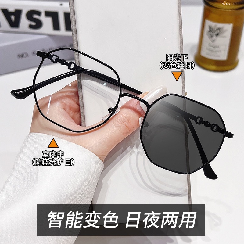 Nuevas gafas anti-luz azul para mujer, gafas que cambian de color poligonal de metal sin maquillaje, los estudiantes pueden equiparse con gafas planas para hombres y mujeres con miopía