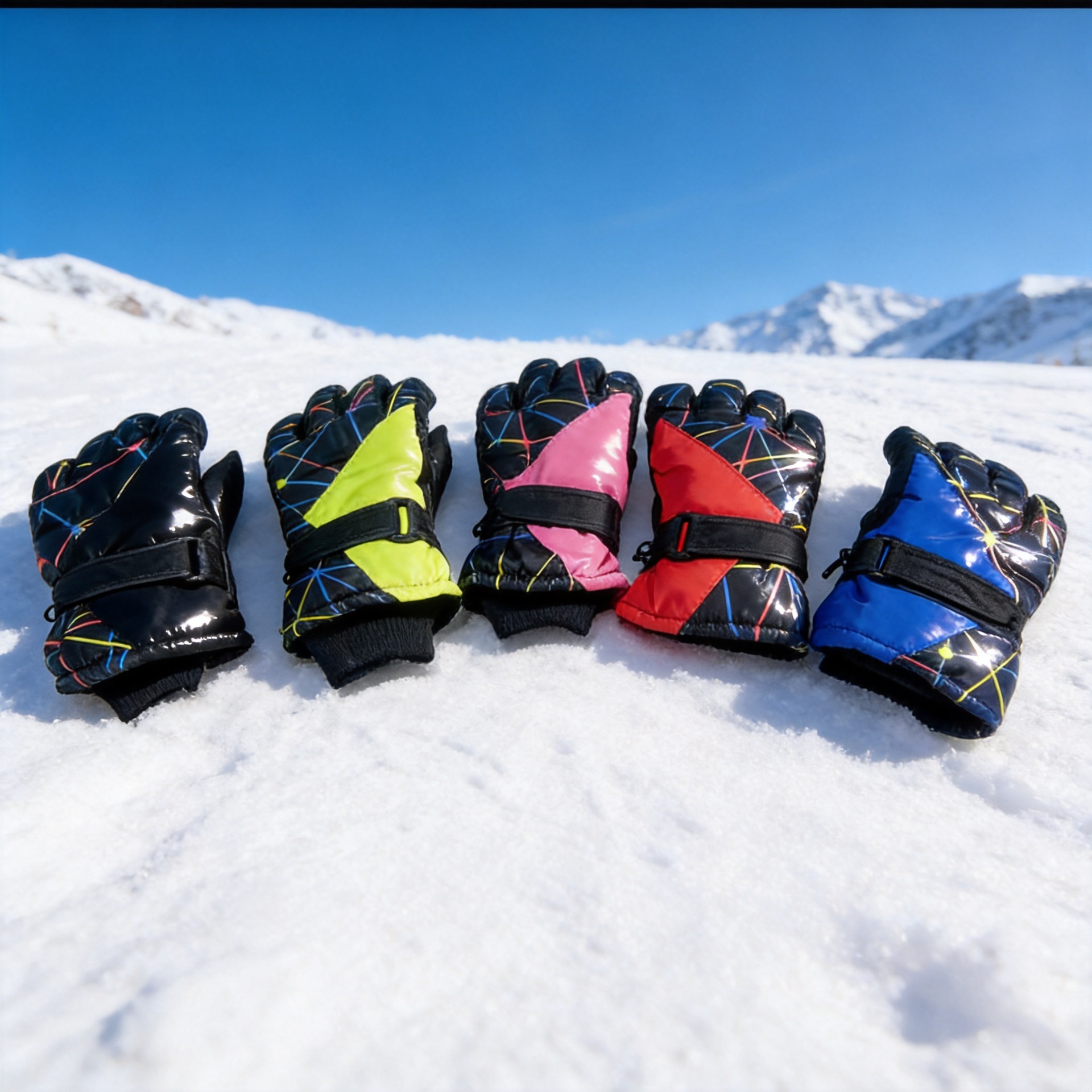 Winter warm gloves, thickened, warm, suitable for children, outdoor, waterproof, for cycling, skiing, and windproof. (Li Qing)